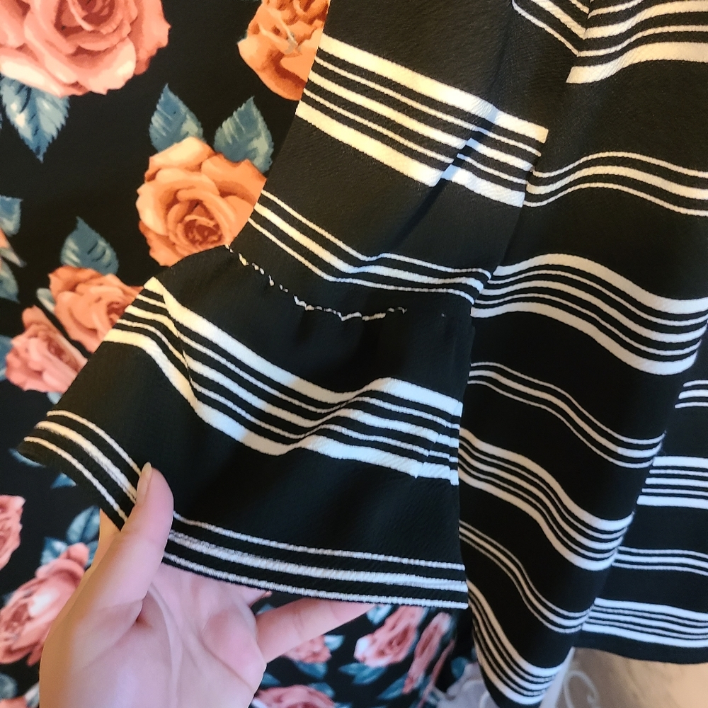 🤍🖤Striped top🖤🤍 - Picture 2 of 4